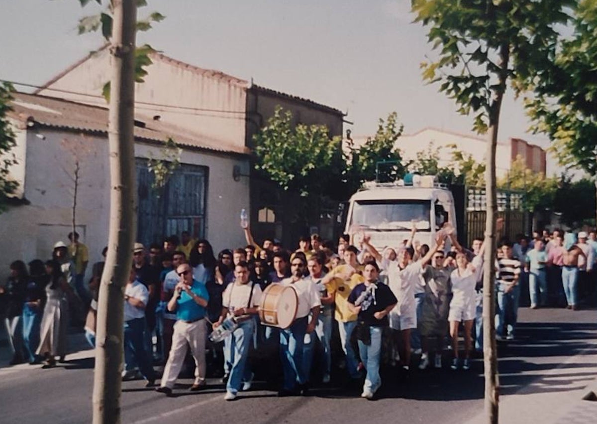 Imagen secundaria 1 - Miguel Alfayate con el redoblante.