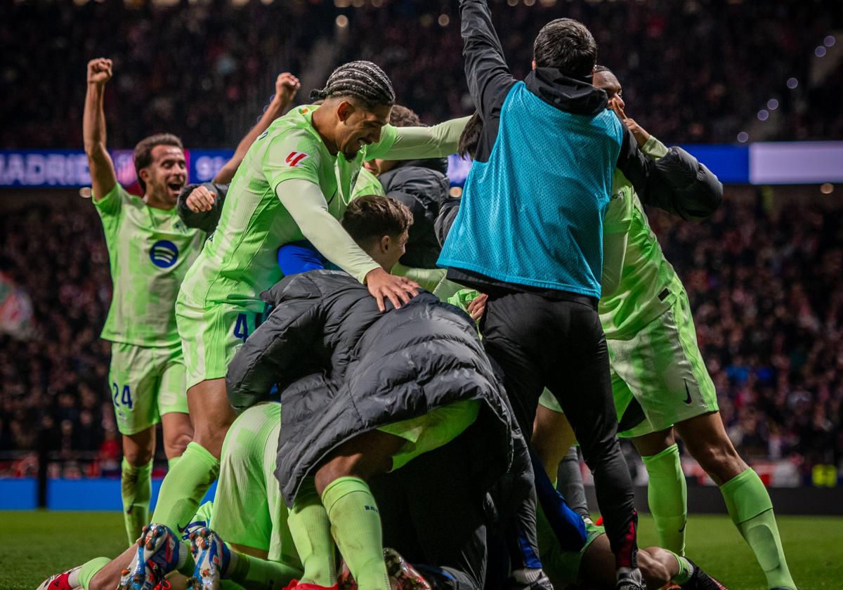 Los jugadores del FC Barcelona celebran el triunfo.