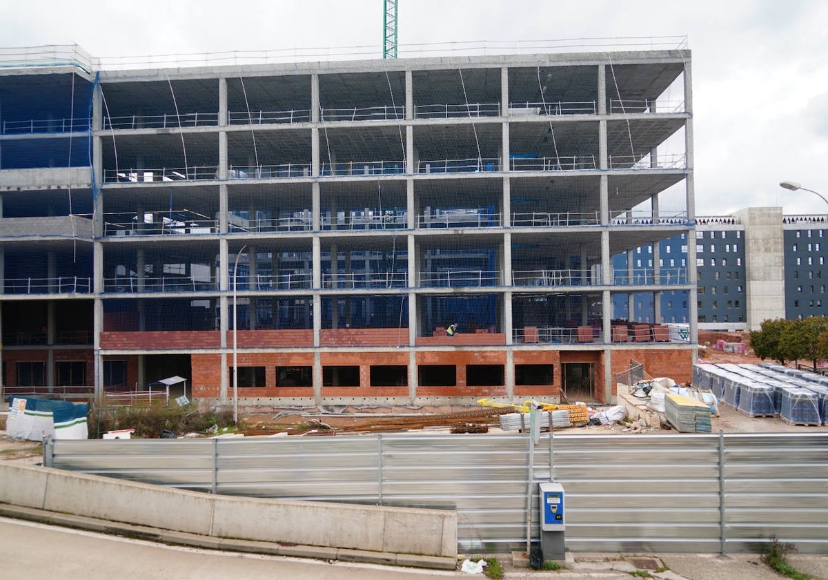 Imagen actual de las obras en el edificio de consultas del Hospital.