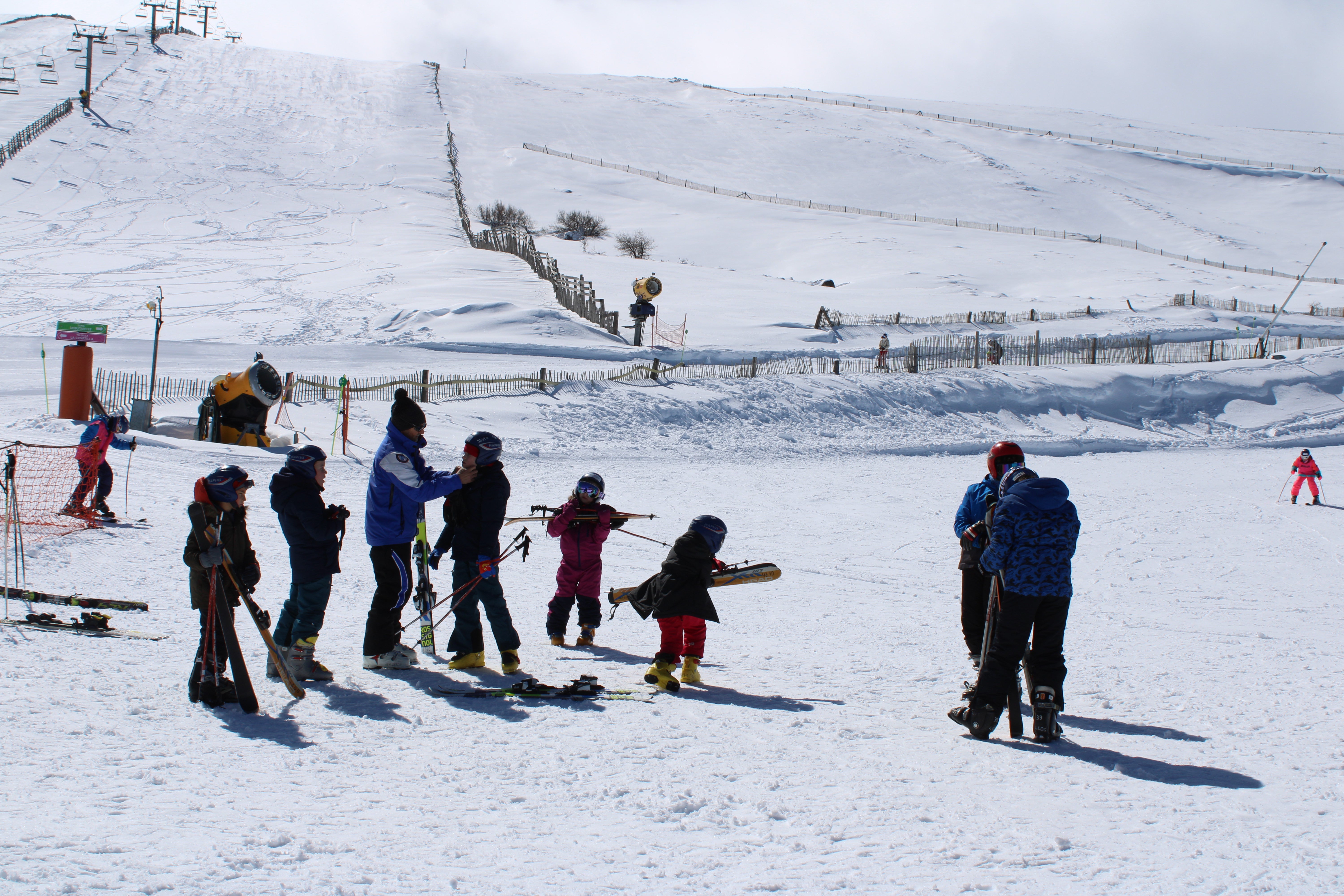 La gran paradoja de La Covatilla: llena de nieve, pero con tres pistas operativas de un total de 19