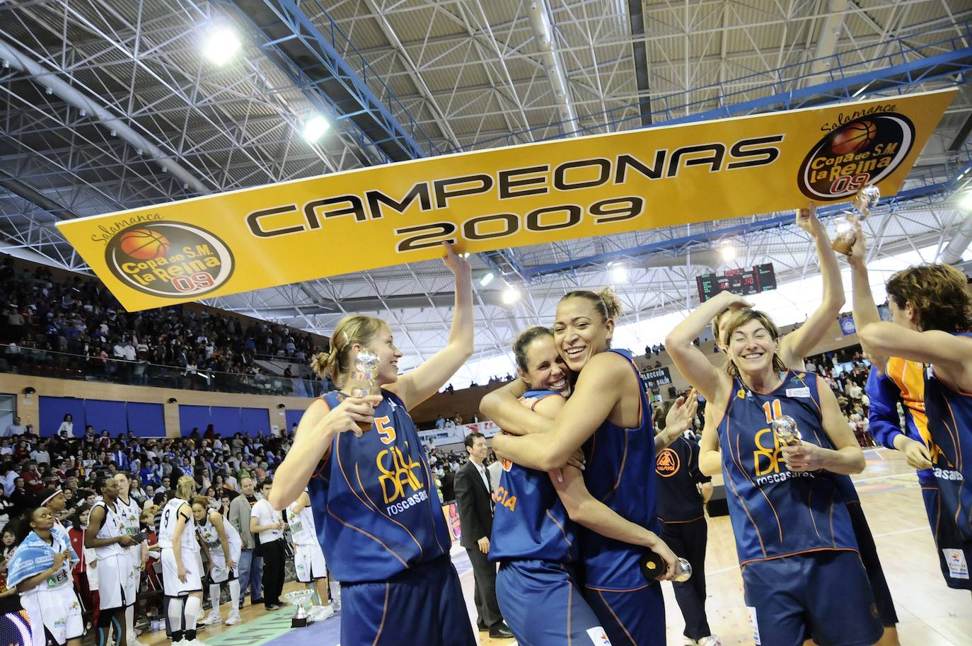 En la imagen Amaya Valdemoro, Erika de Souza y Tornikidou celebrando el triunfo