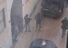 Agentes de la Guardia Civil durante la operación en la zona de Capuchinos.