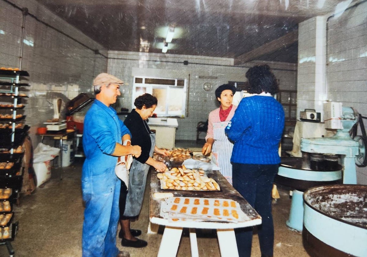 La familia de Alberto, mano a mano en la panadería desde 1.890.