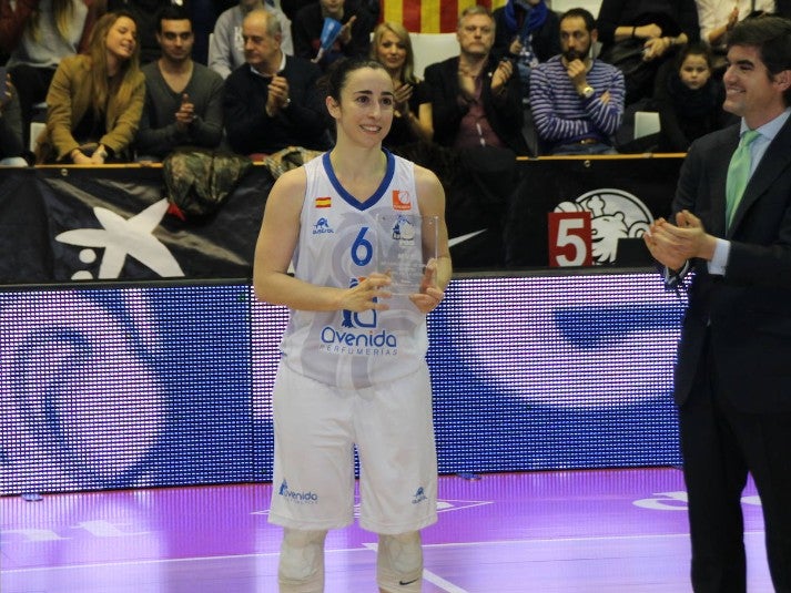 El Perfumerías Avenida gana su sexta Copa de la Reina en casa de su rival en la final, el Spar Girona, por 80-76 y Silvia Domínguez recoge su título de MVP de la final tras sus 27 puntos anotados y su +37 de valoración final