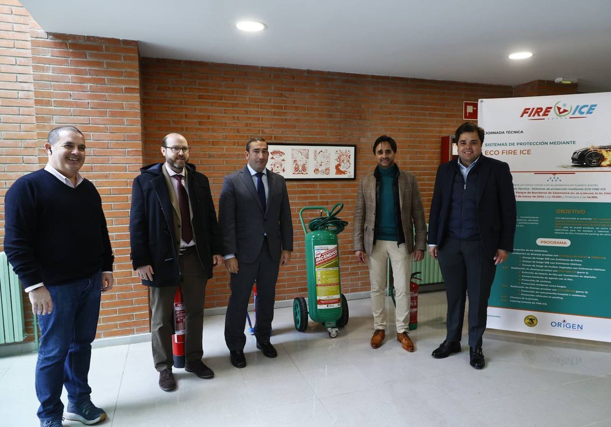 La empresa salmantina Fire Ice presentó en el Parque de Bomberos de Salamanca este innovador sistema de extinción.