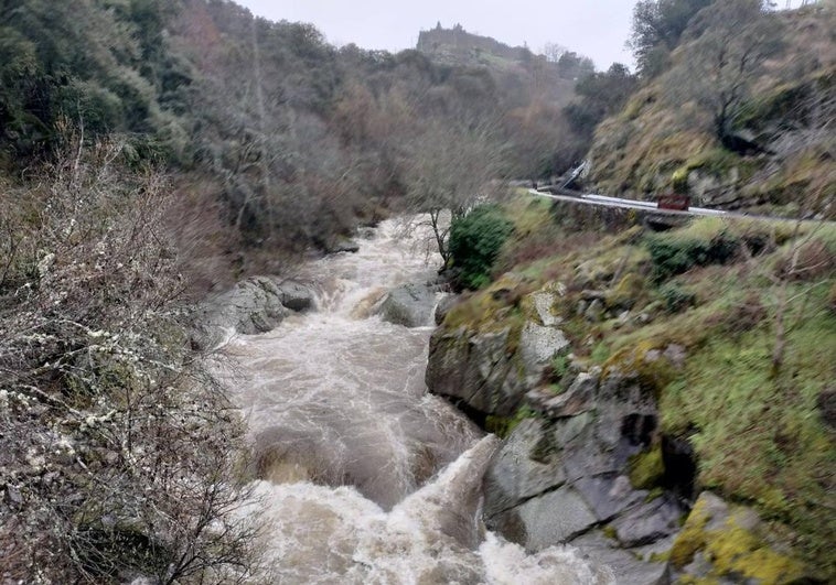 Imagen del caudal del río, a la altura de la localidad de Aldeacipreste.