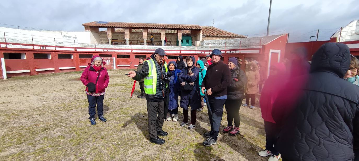 Alaraz acoge el primer encuentro ‘En tu pueblo y en el mio’ que se hace fuera de la sierra