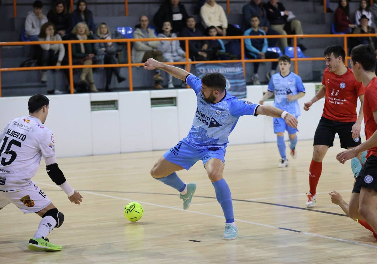 Mano a mano del FS Salamanca en un choque en La Alamedilla.