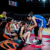 Andrea Vilaró, en un gesto muy deportivo durante la final de este domingo.