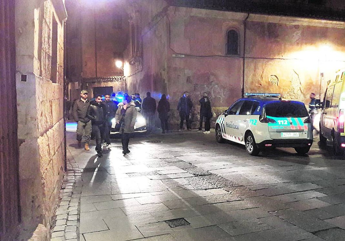 Policía Local y una ambulancia, en otro incidente en la calle Bordadores.