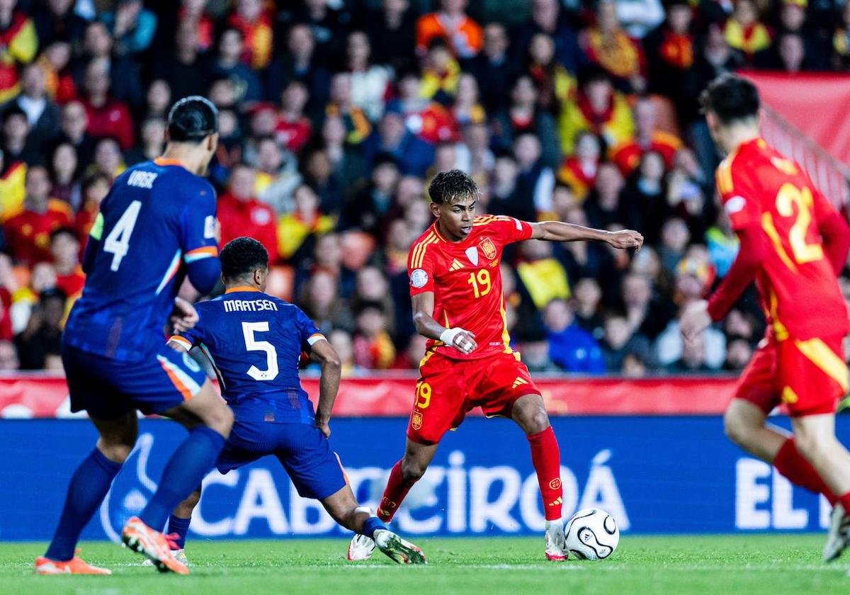 Lamine Yamal, durante el partido de vuelta de los cuartos de final de la Liga de Naciones de la UEFA, disputado en Mestalla.