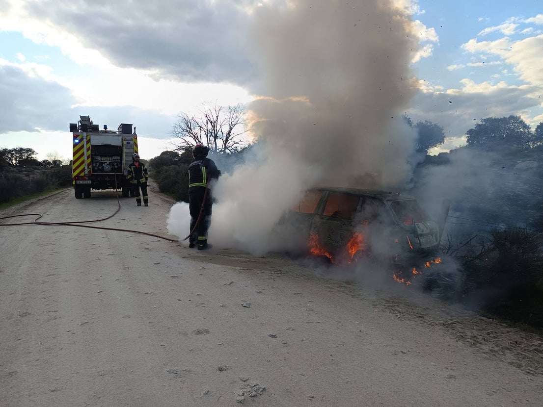 Así ha quedado el coche incendiado en Monleras | La Gaceta de Salamanca