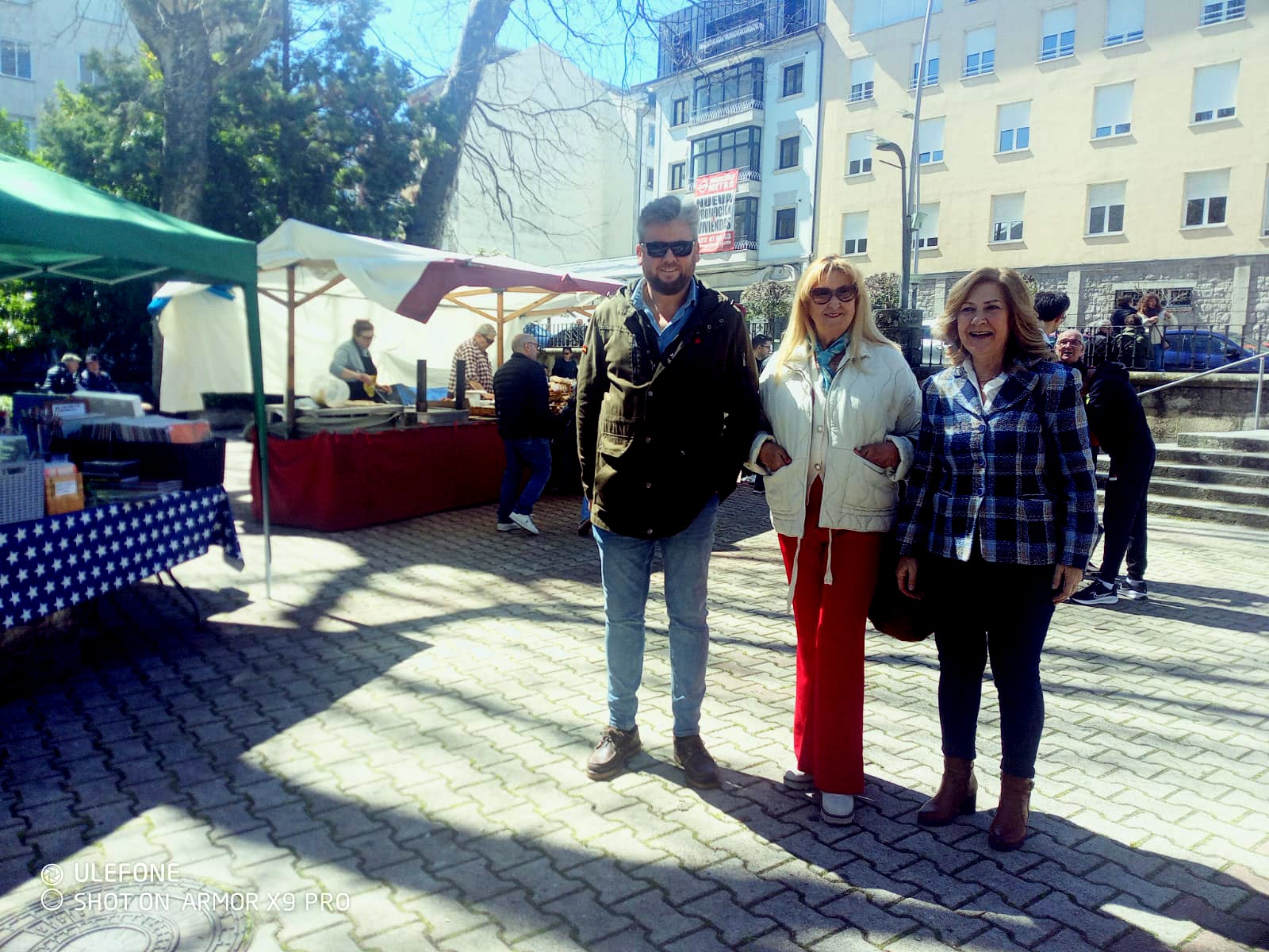 El buen tiempo anima el regreso de los mercados de antigüedades en el parque municipal de Béjar
