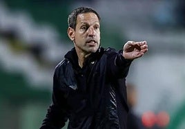 Acciari, dando órdenes desde la banda.