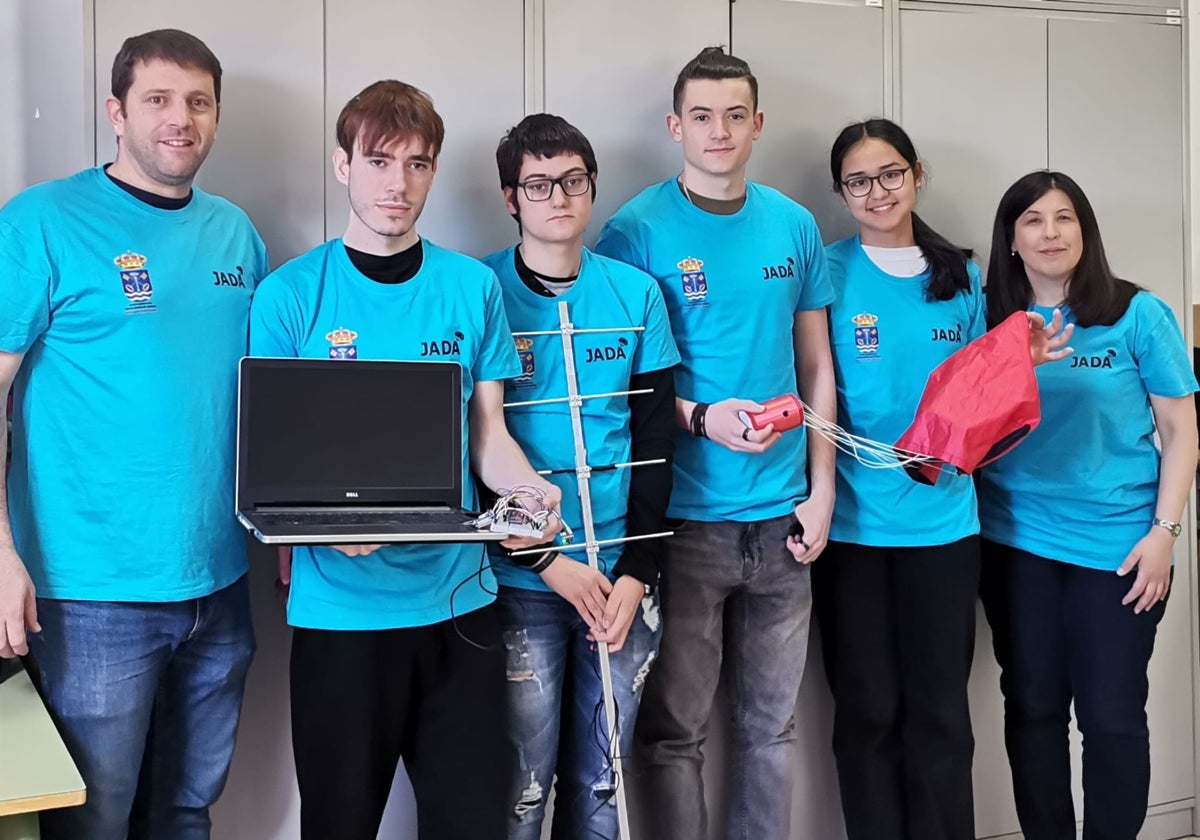 Los escolares del IES Torrente Ballester de Santa Marta buscan ganar un reto espacial