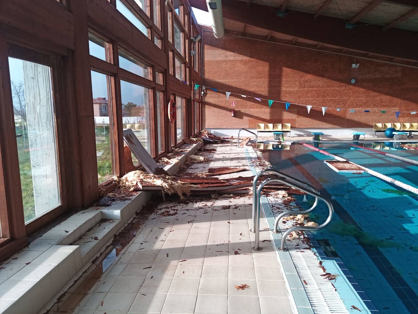 Ciudad Rodrigo inicia la reparación de la cubierta de a piscina