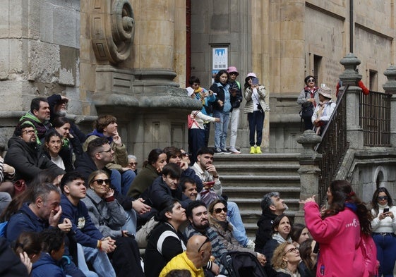 Turistas en el centro de Salamanca este lunes.