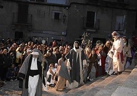 El atrio del Solano Bajero sirve de escenario para la representación