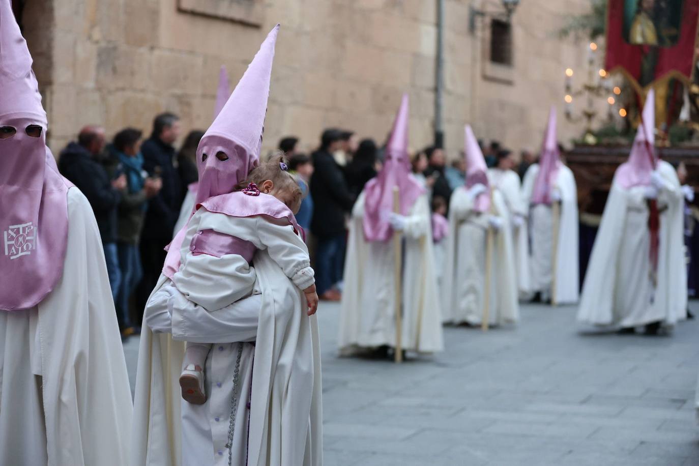 La procesión de la Seráfica Hermandad, en imágenes