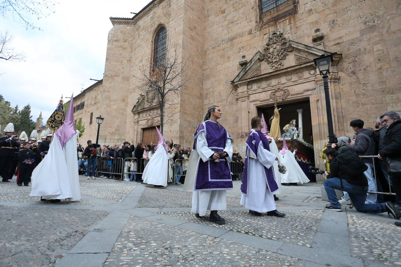 La procesión de la Seráfica Hermandad, en imágenes