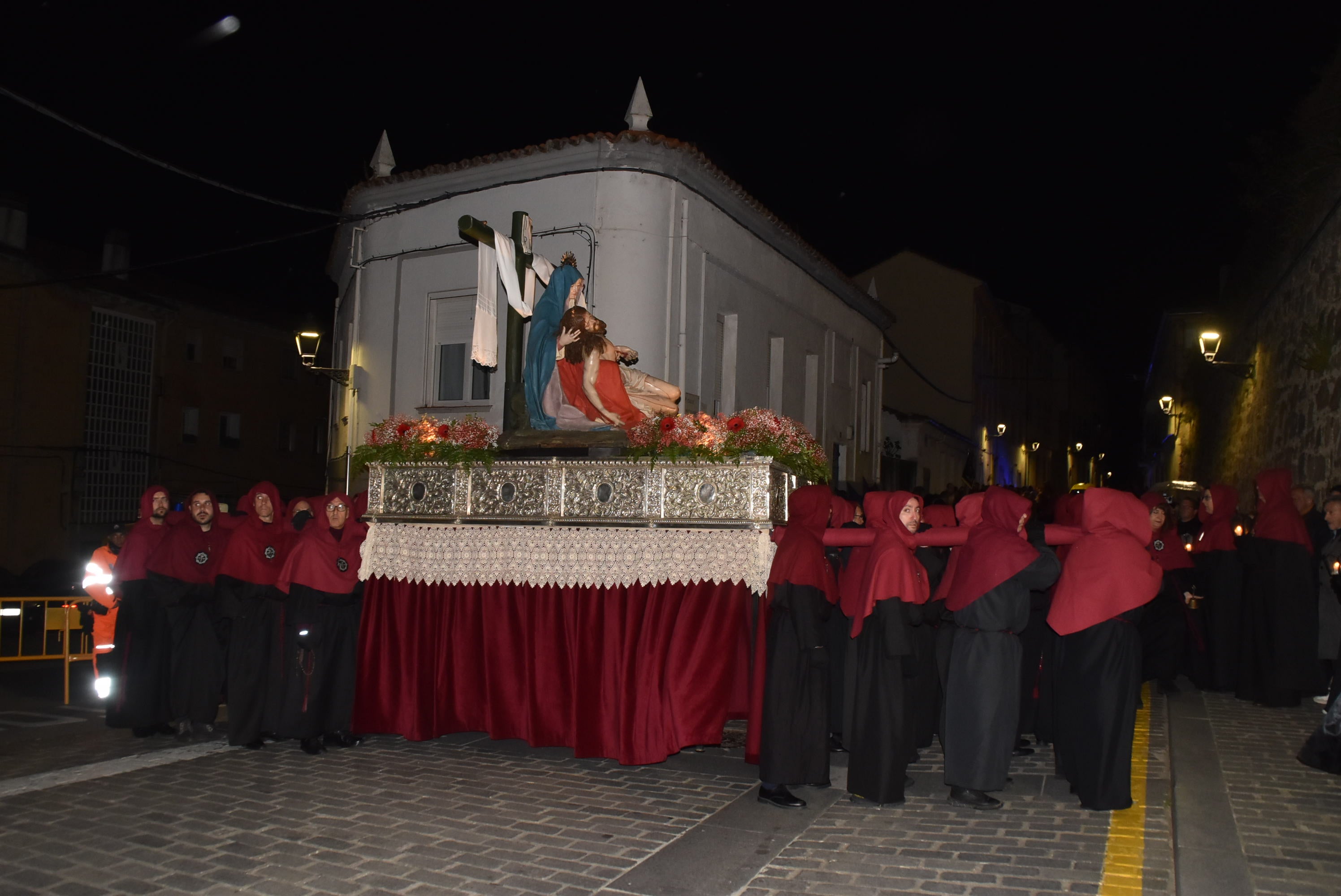 La lluvia acorta la procesión de la Virgen de las Angustias en Béjar