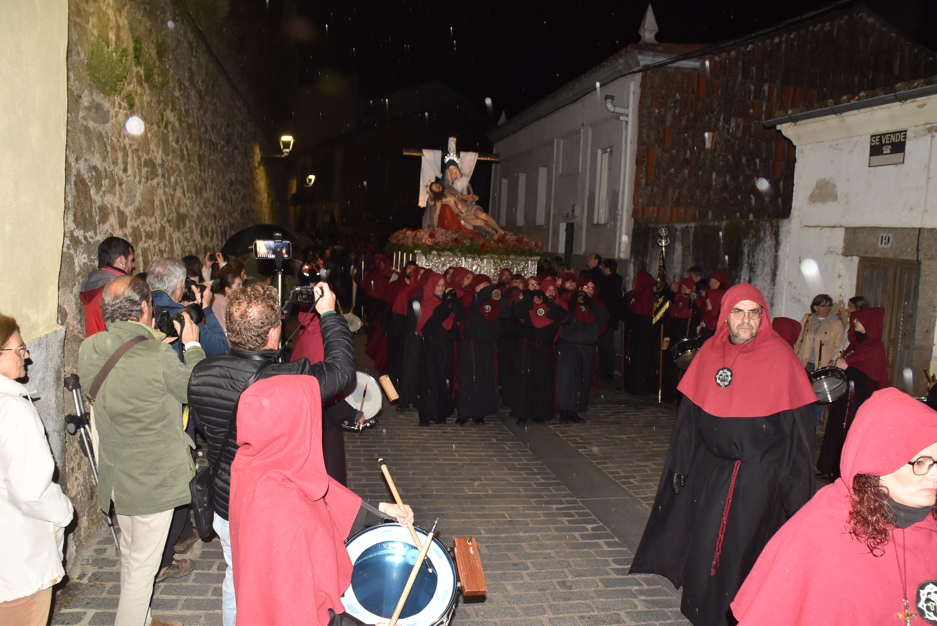 La lluvia acorta la procesión de la Virgen de las Angustias en Béjar