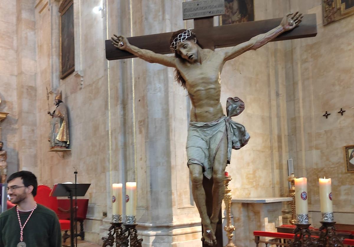 Besapiés extraordinario del Cristo de la Agonía Redentora y el Cristo Yacente de la Misericordia en San Sebastián
