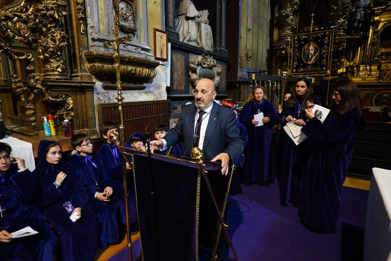 Emoción contenida en San Julián: así se ha vivido la suspensión de la segunda procesión de este Viernes Santo