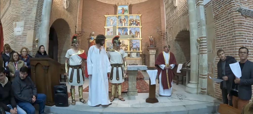 Dedicación, talento y fervor en el vía crucis viviente de Paradinas de San Juan