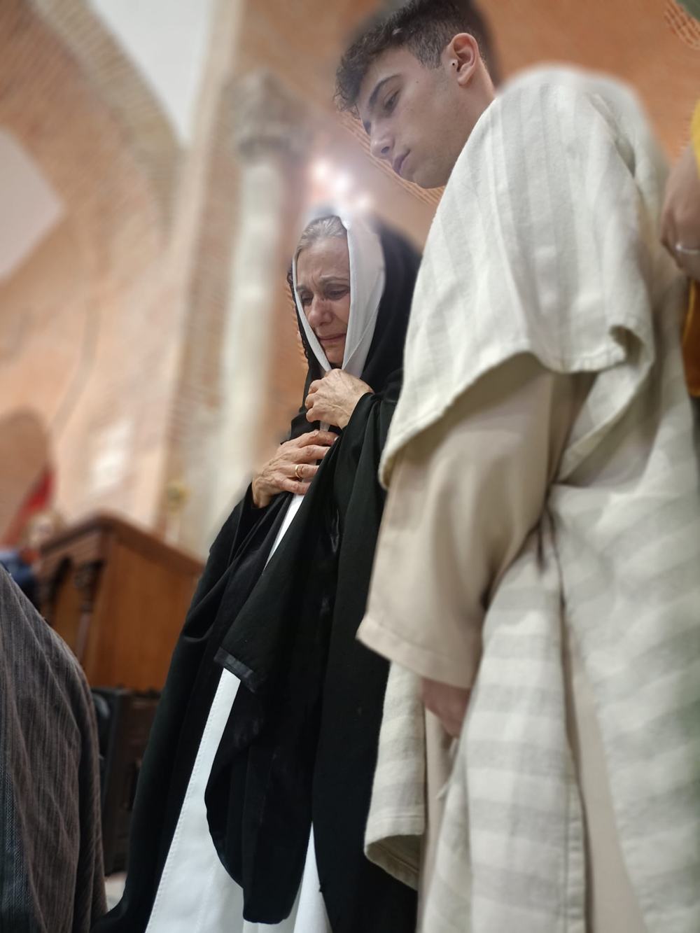 Dedicación, talento y fervor en el vía crucis viviente de Paradinas de San Juan