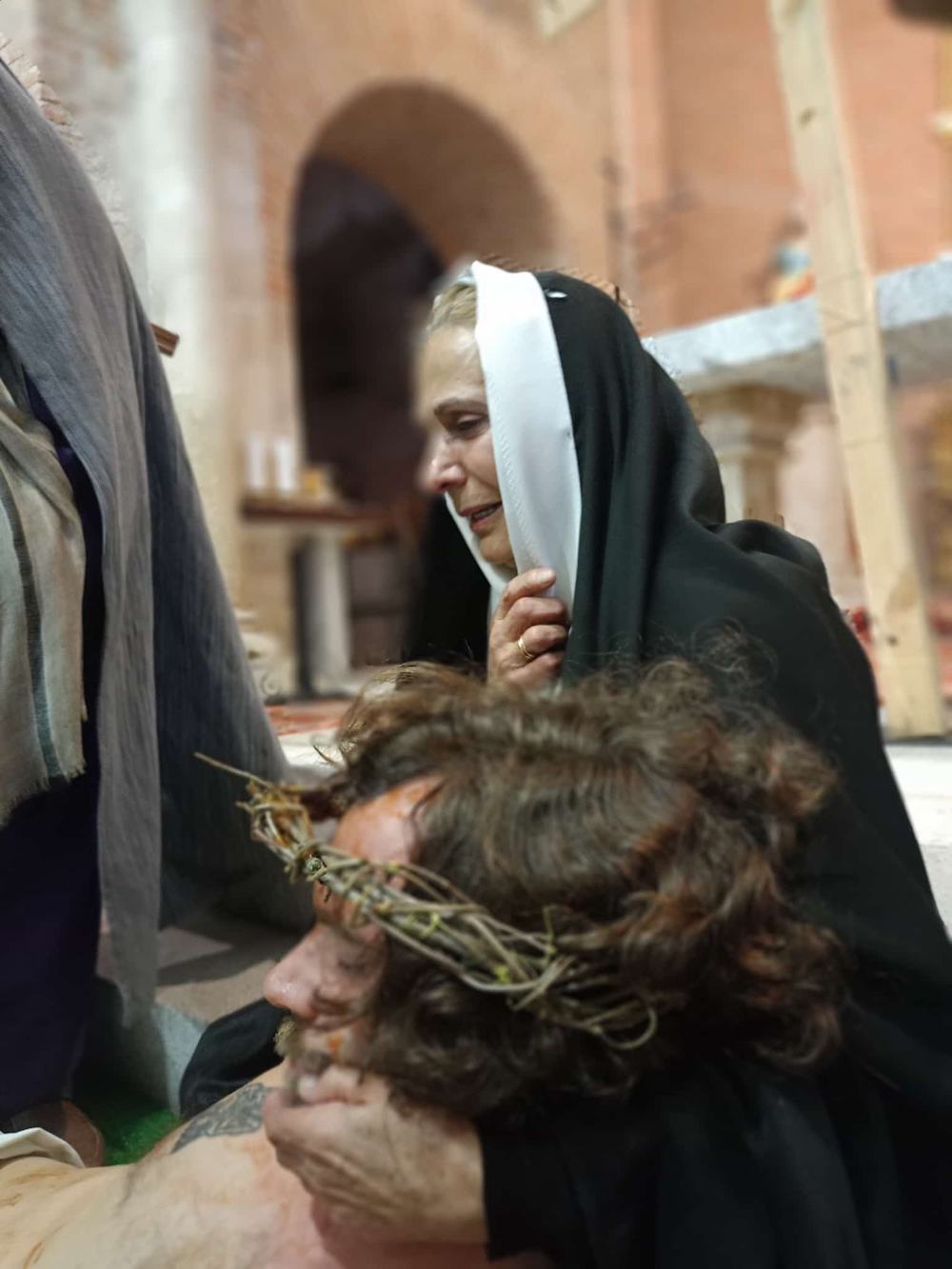 Dedicación, talento y fervor en el vía crucis viviente de Paradinas de San Juan