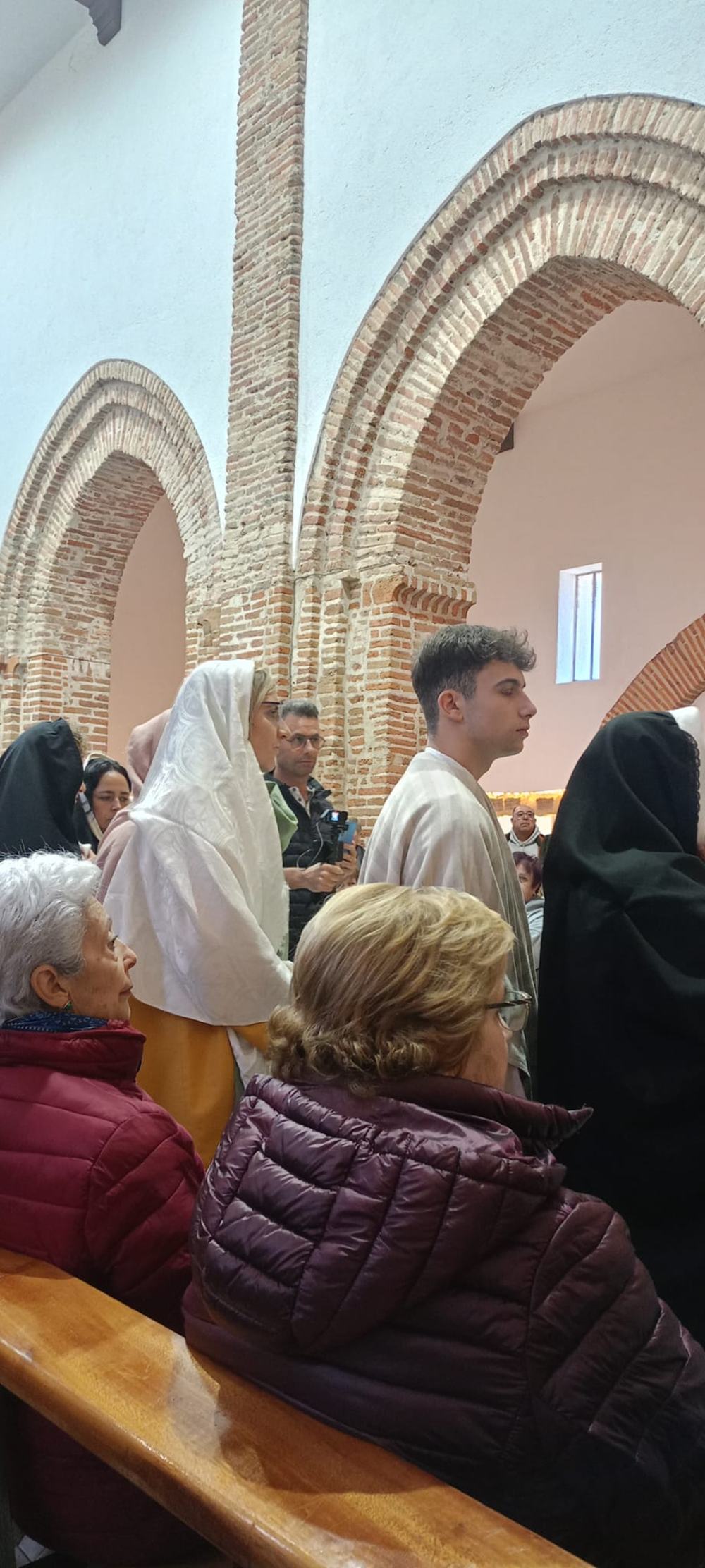 Dedicación, talento y fervor en el vía crucis viviente de Paradinas de San Juan