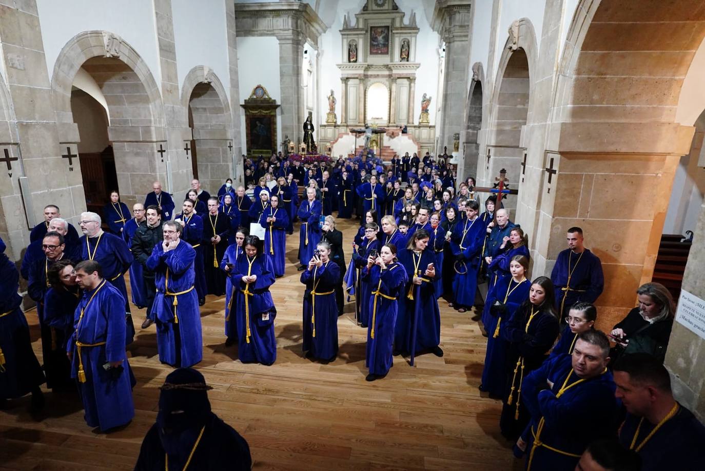 La lluvia obliga a suspender las cuatro procesiones del Viernes Santo y desata las lágrimas de los congregantes