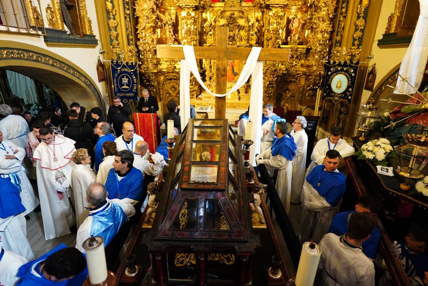 La lluvia obliga a suspender las cuatro procesiones del Viernes Santo y desata las lágrimas de los congregantes
