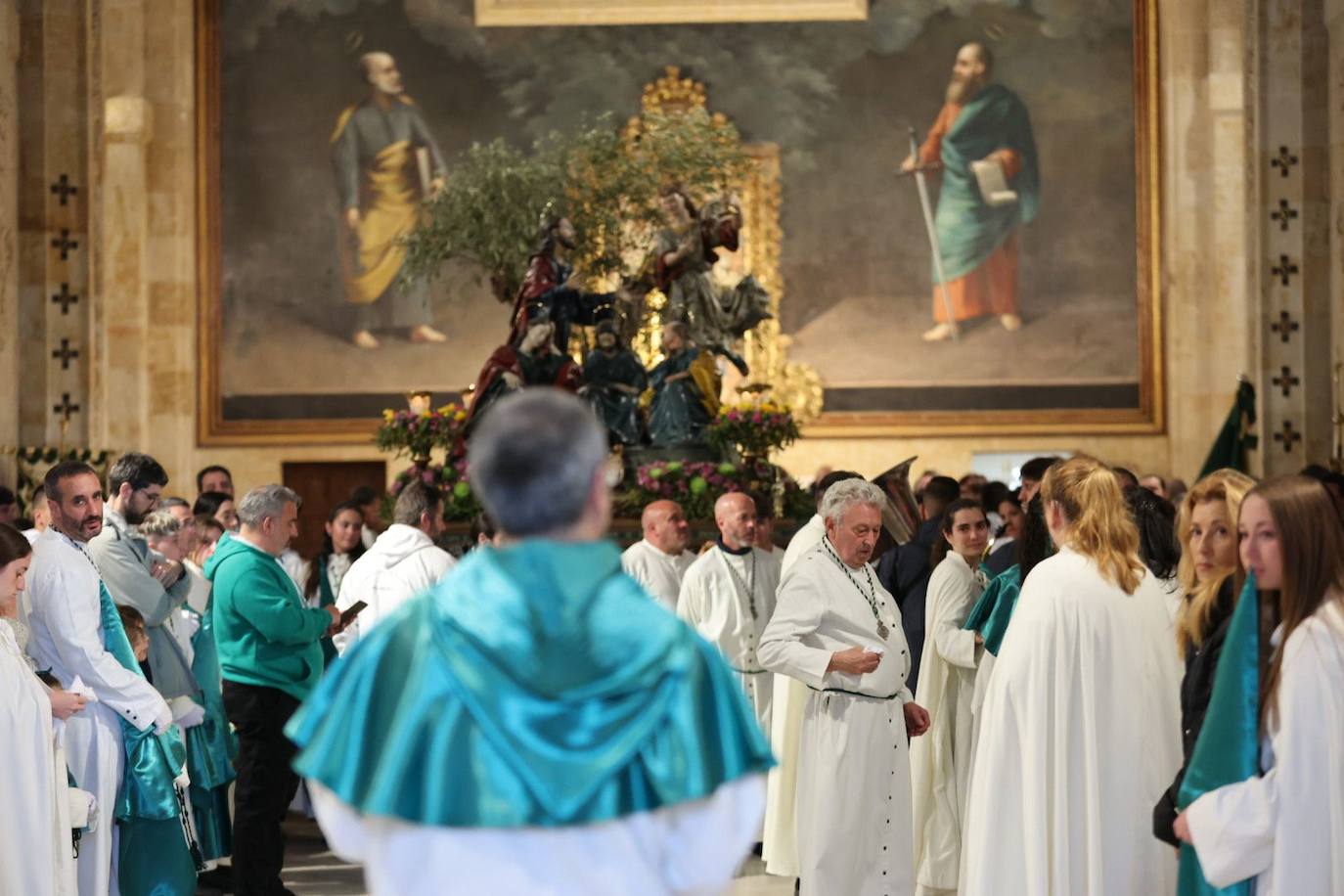 La lluvia obliga a suspender las cuatro procesiones del Viernes Santo y desata las lágrimas de los congregantes