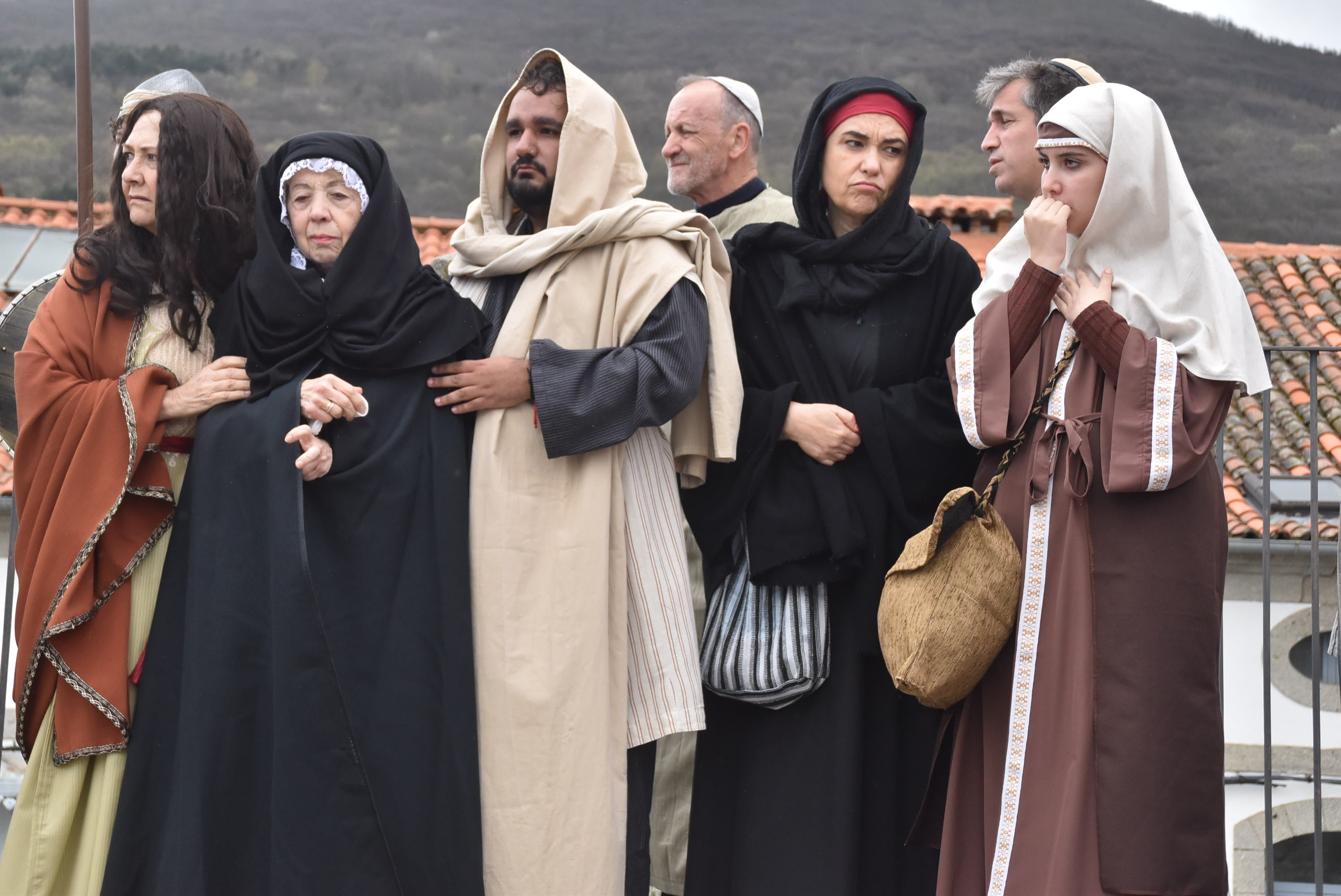Béjar reta a la lluvia y escenifica la sentencia de Jesús en la Plaza Mayor