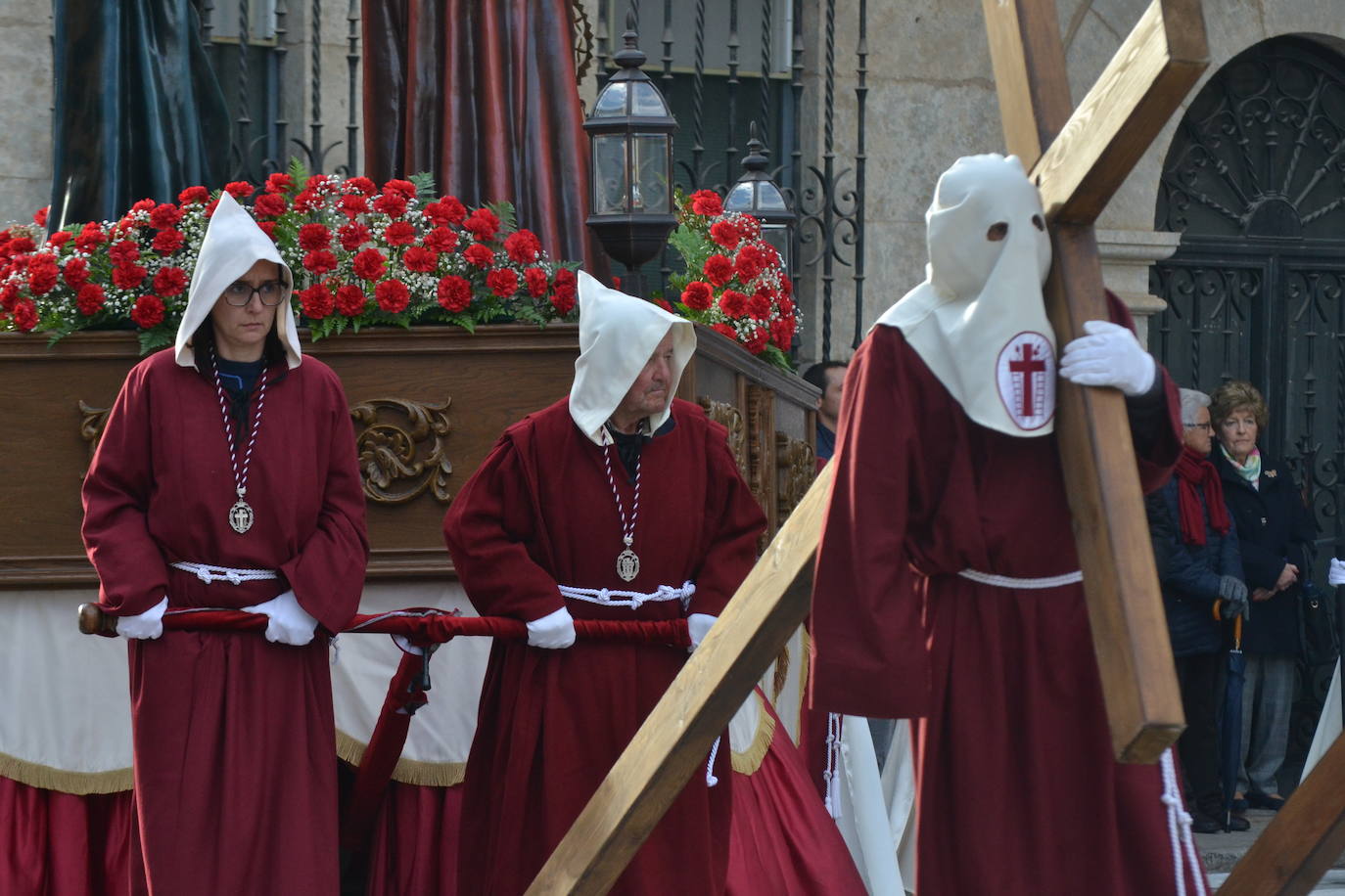 El Santo Entierro recorre Ciudad Rodrigo entre devoción y emoción