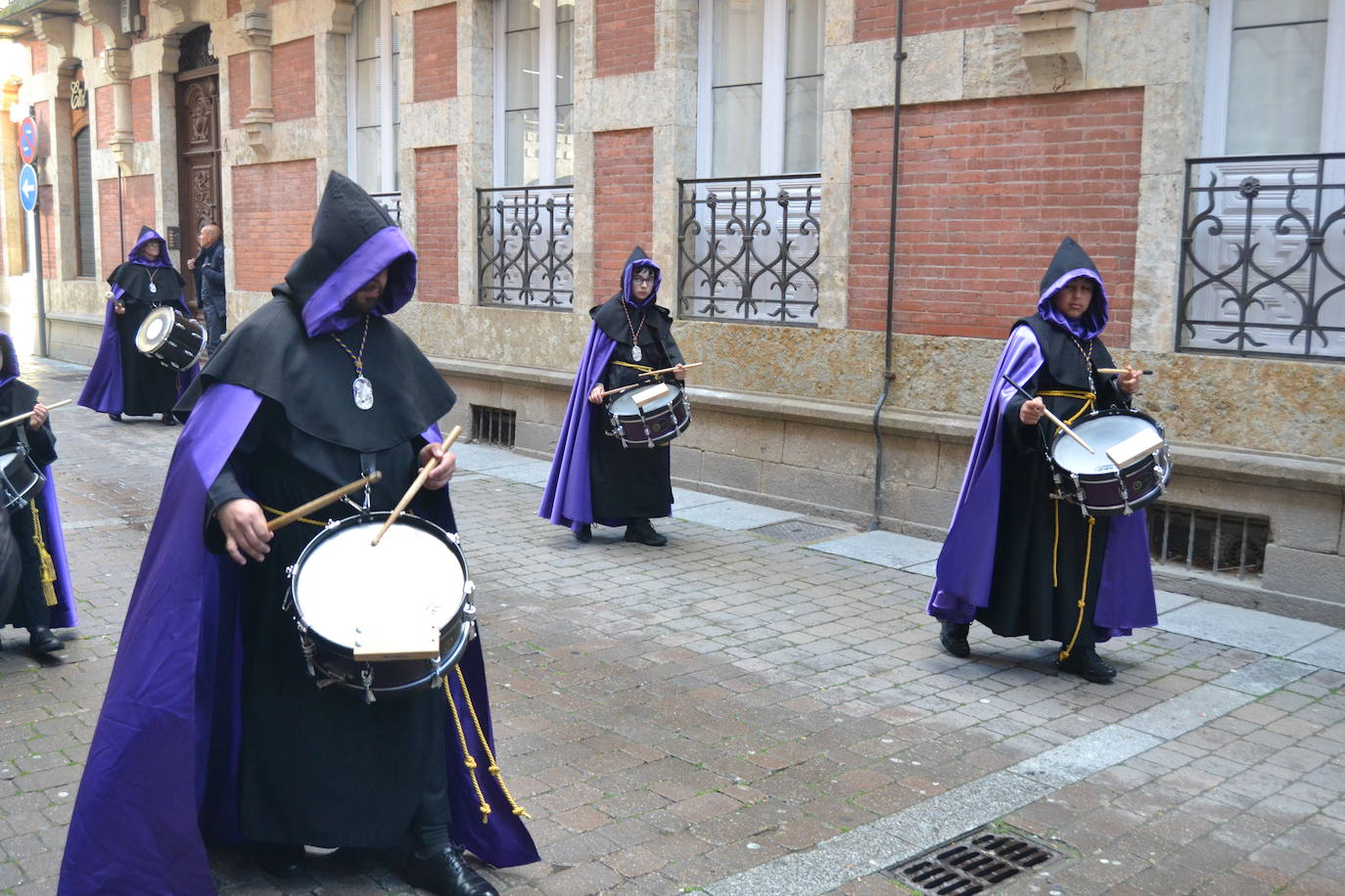El Santo Entierro recorre Ciudad Rodrigo entre devoción y emoción