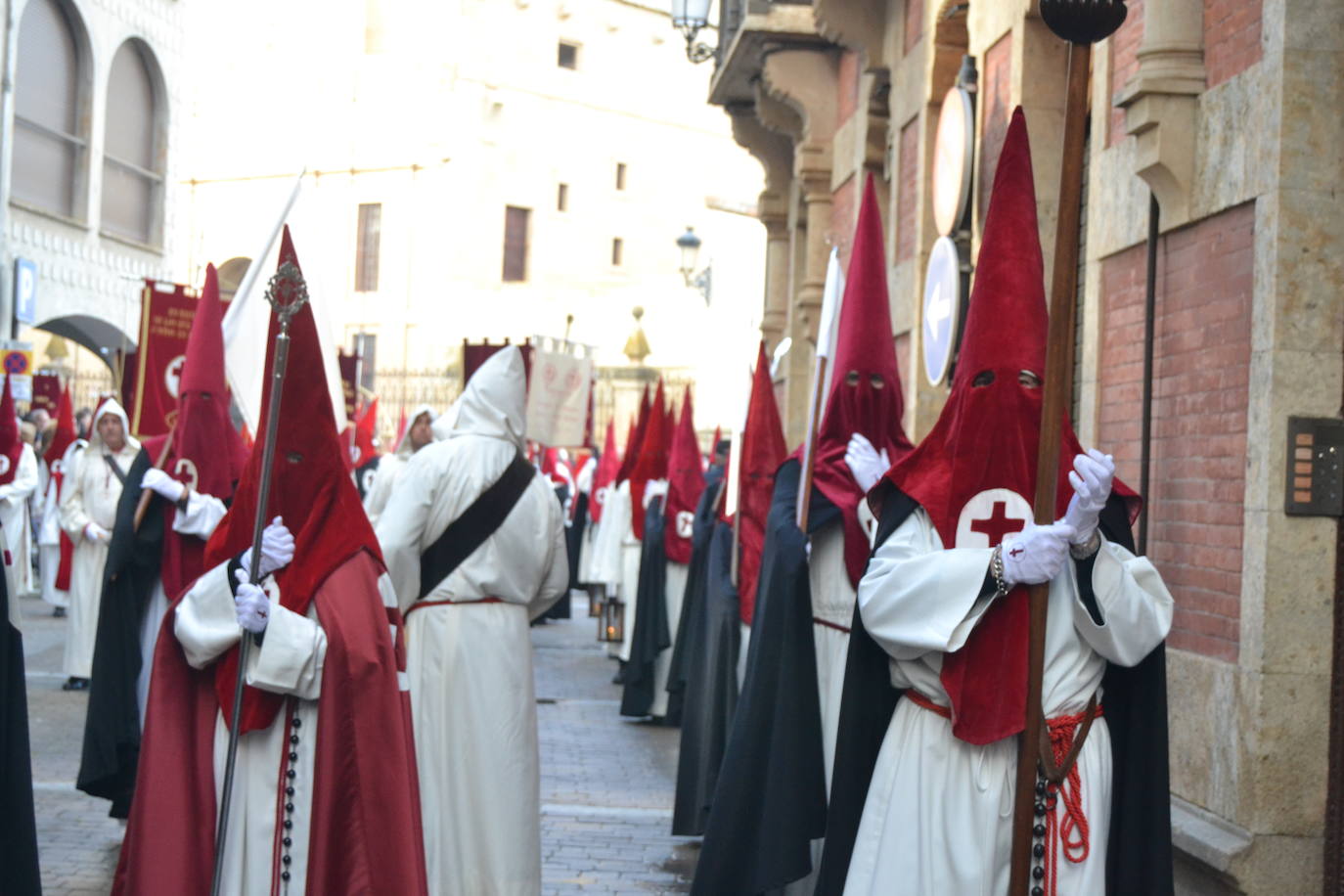 El Santo Entierro recorre Ciudad Rodrigo entre devoción y emoción