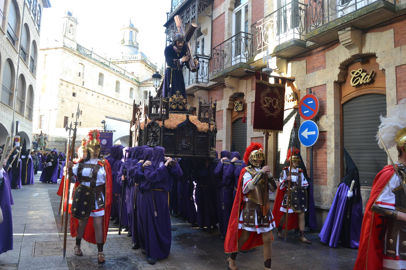 El Santo Entierro recorre Ciudad Rodrigo entre devoción y emoción