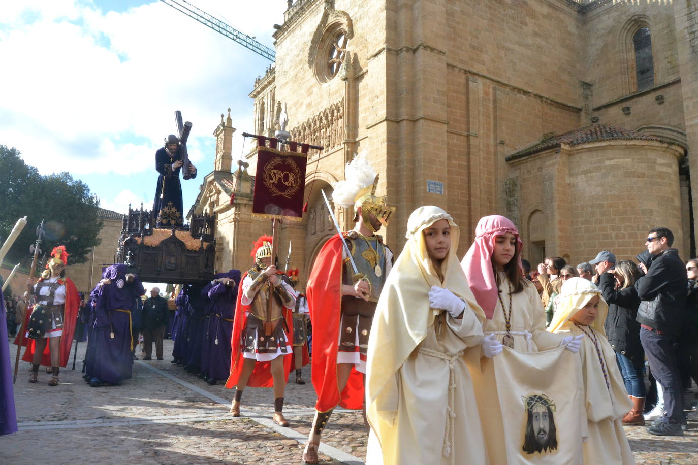 El Santo Entierro recorre Ciudad Rodrigo entre devoción y emoción