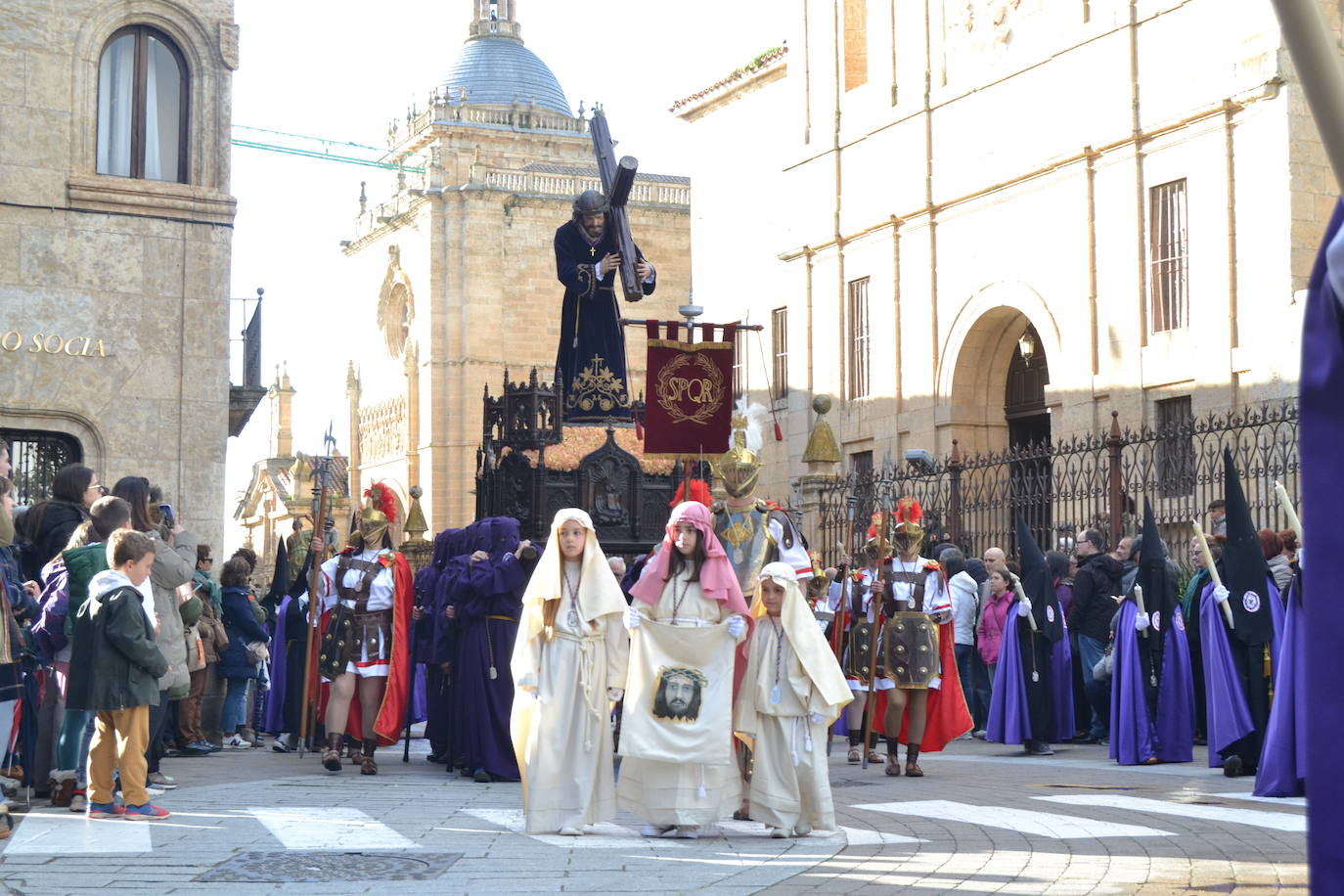 El Santo Entierro recorre Ciudad Rodrigo entre devoción y emoción