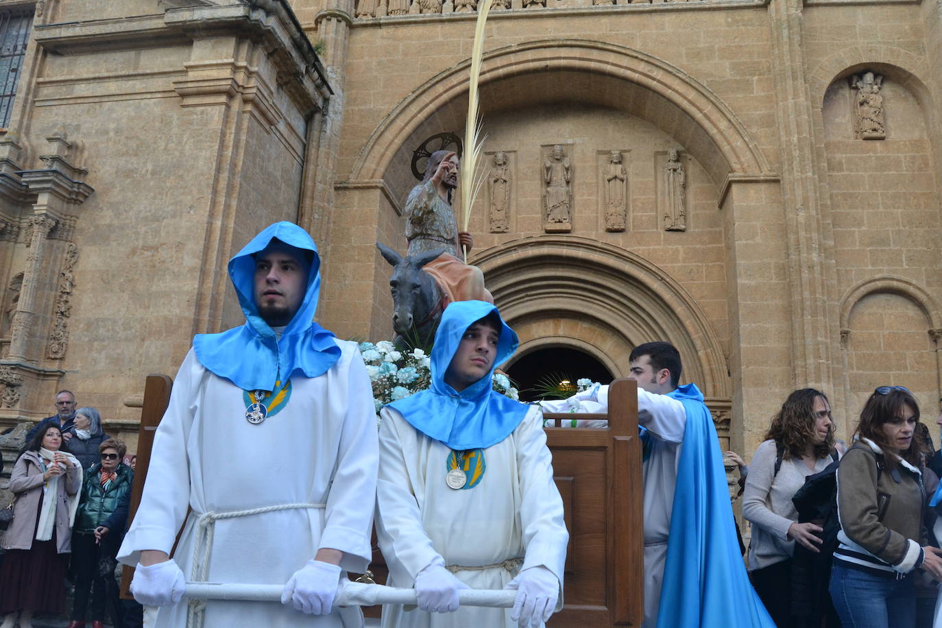 El Santo Entierro recorre Ciudad Rodrigo entre devoción y emoción