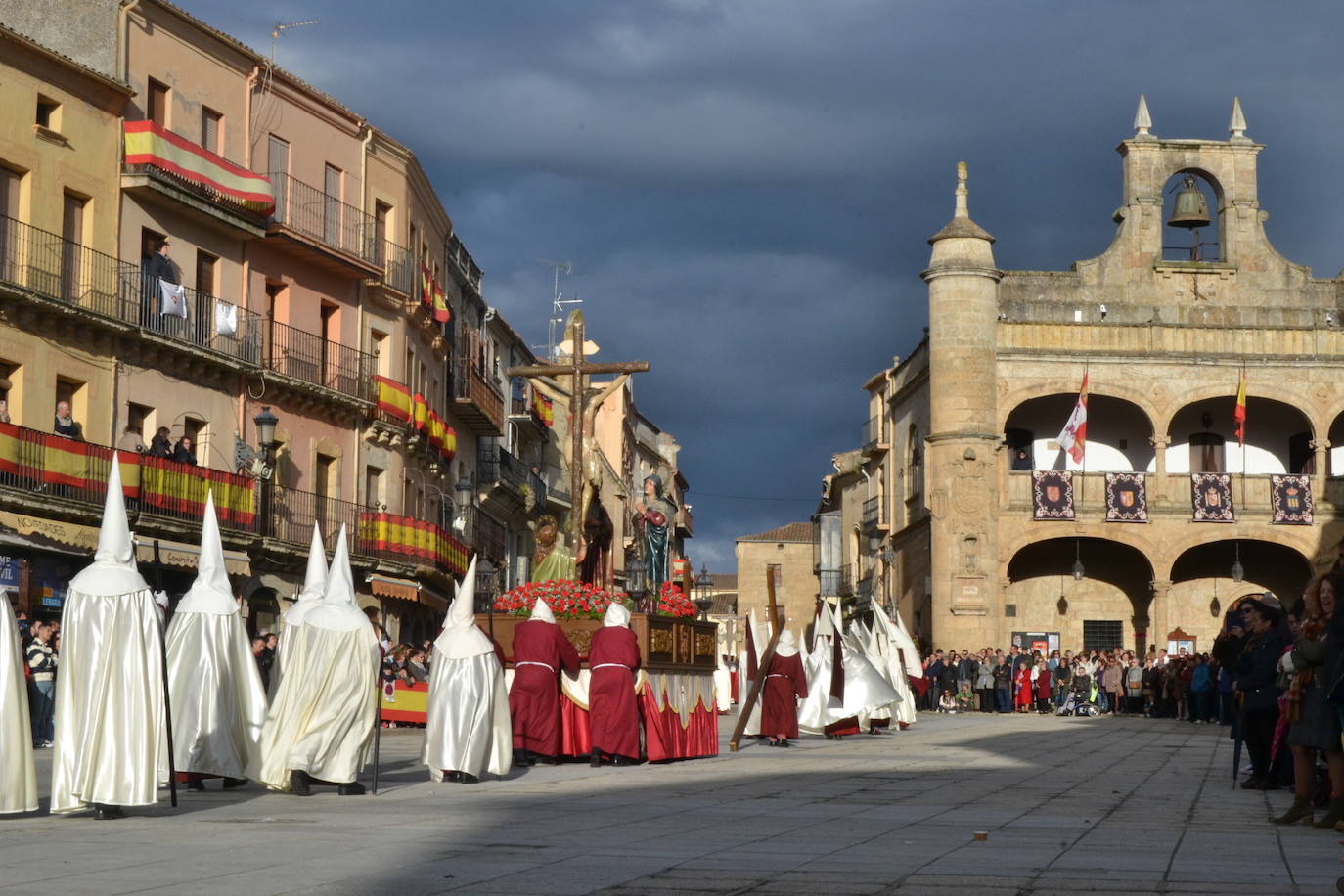 El Santo Entierro recorre Ciudad Rodrigo entre devoción y emoción