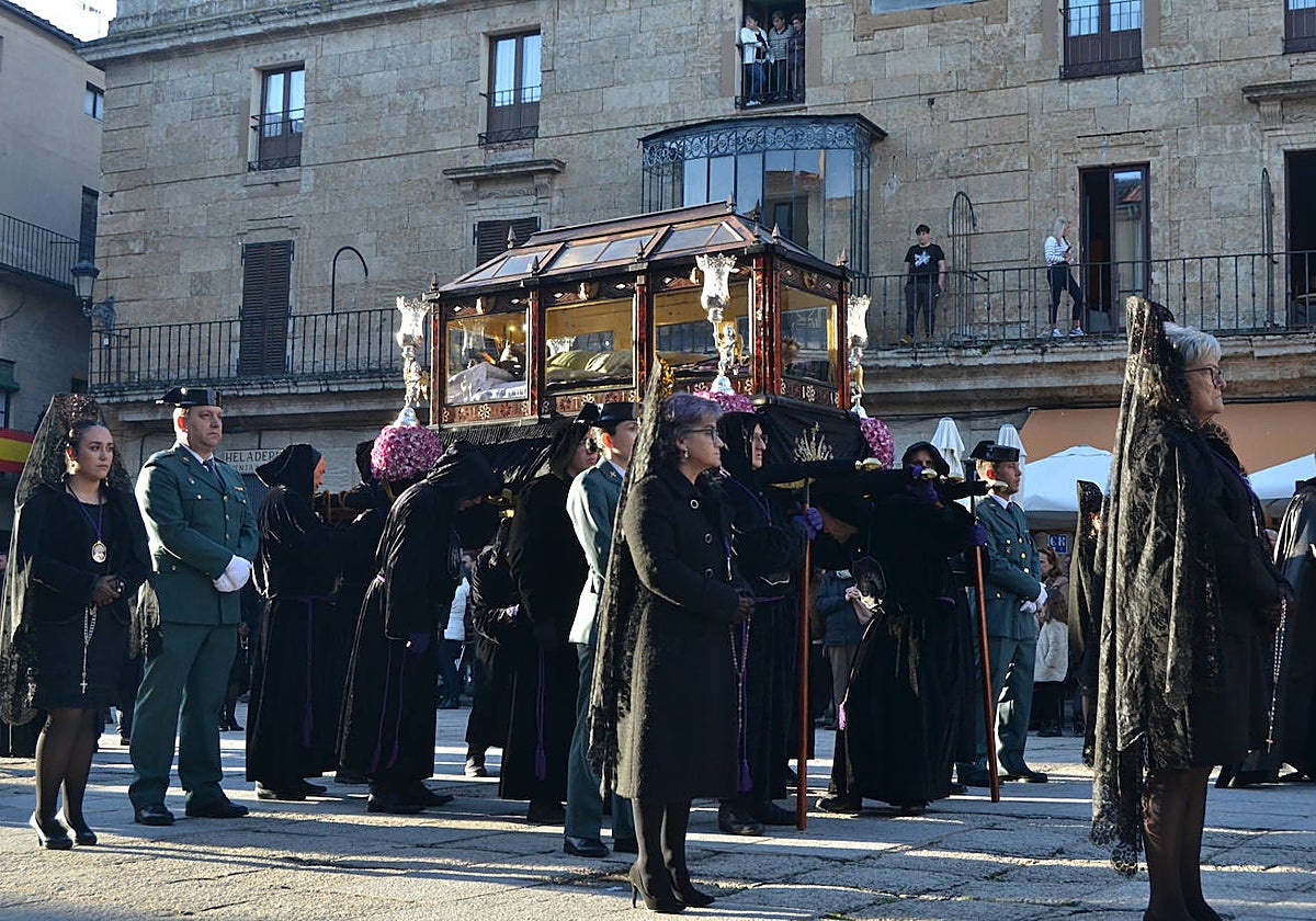 El Santo Entierro recorre Ciudad Rodrigo entre devoción y emoción