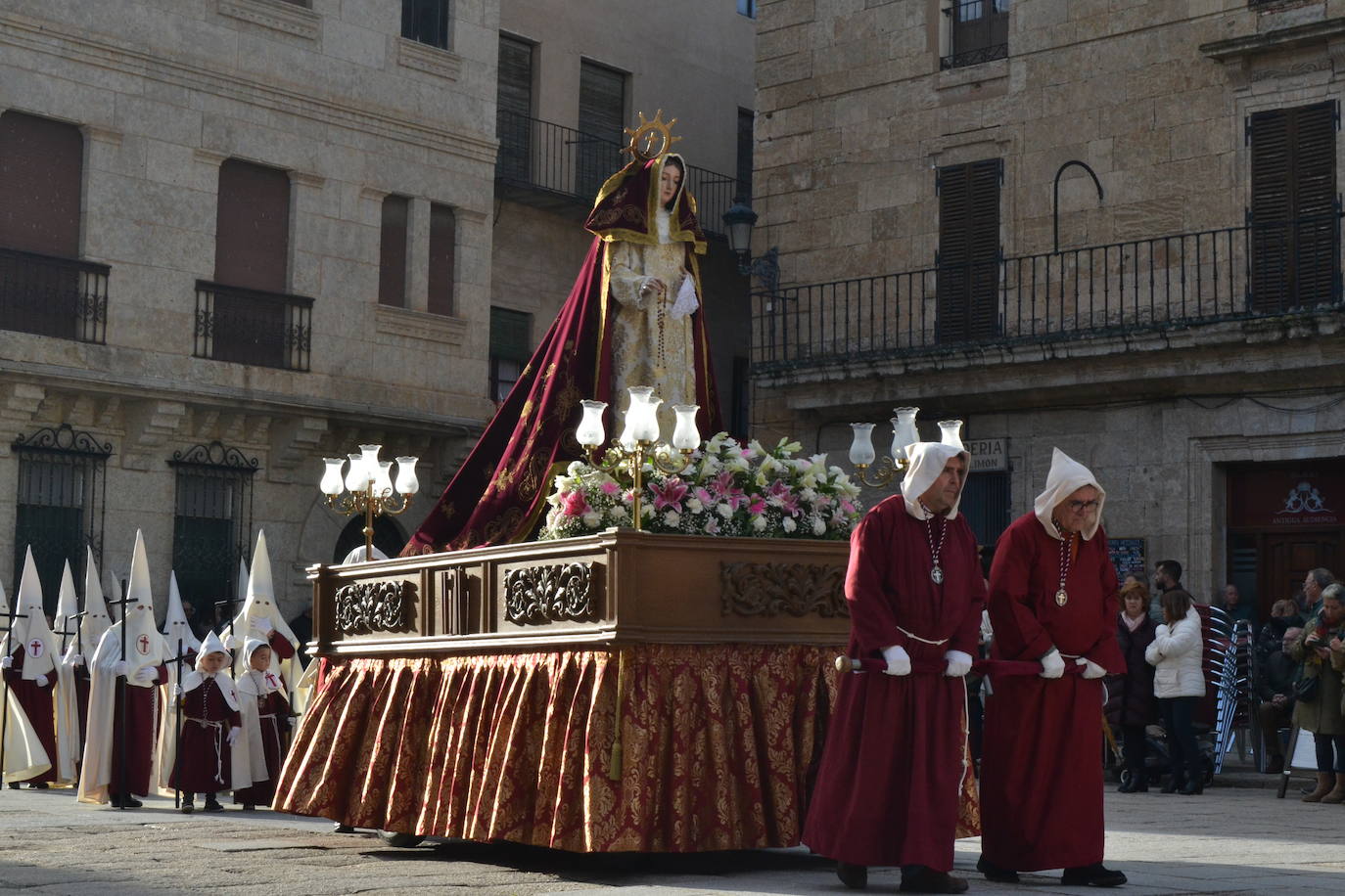 El Santo Entierro recorre Ciudad Rodrigo entre devoción y emoción