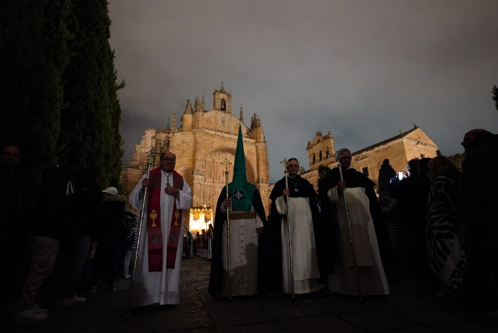 La procesión de la Hermandad Dominicana, en imágenes