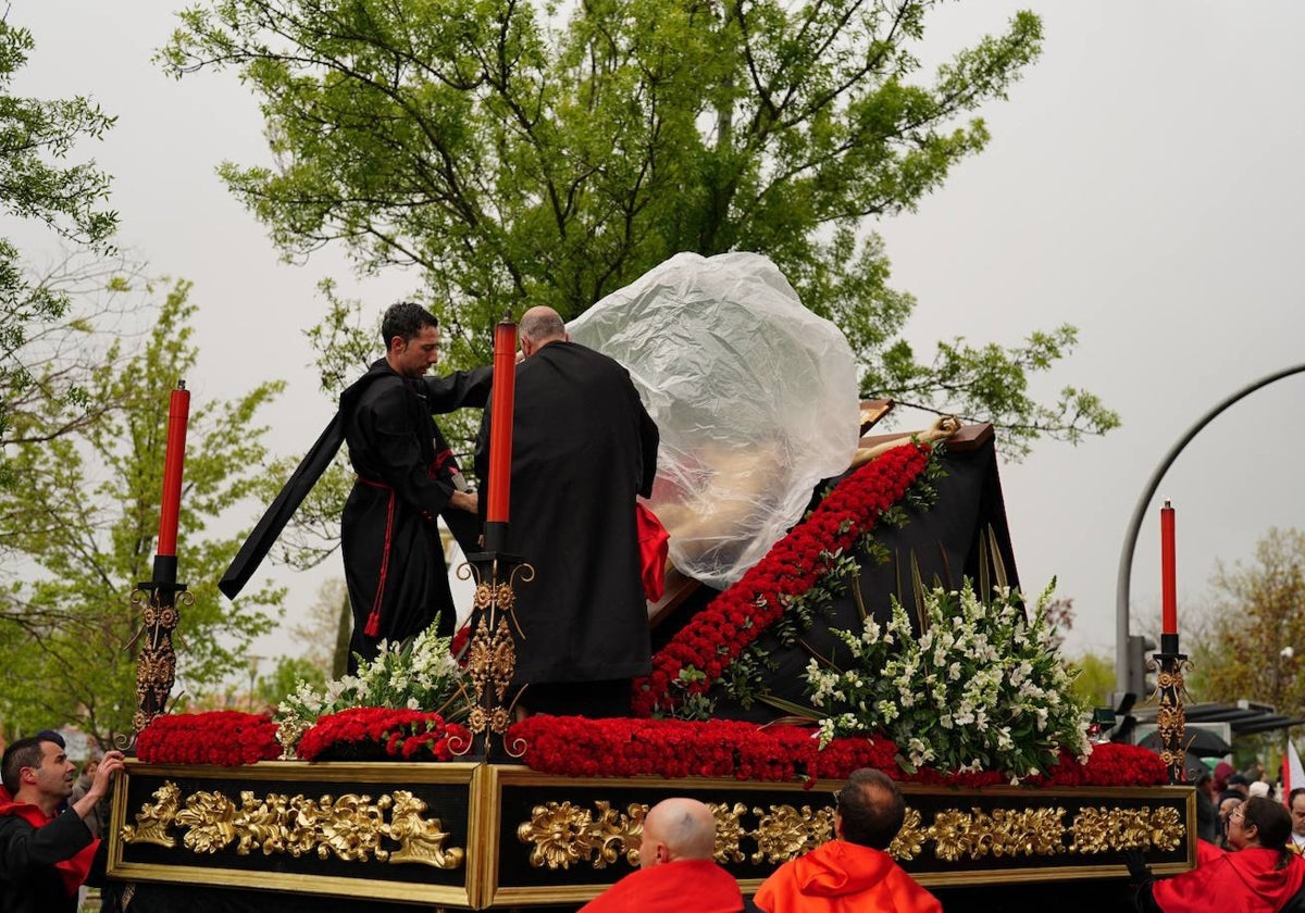 La procesión del Cristo de la Vela, en imágenes