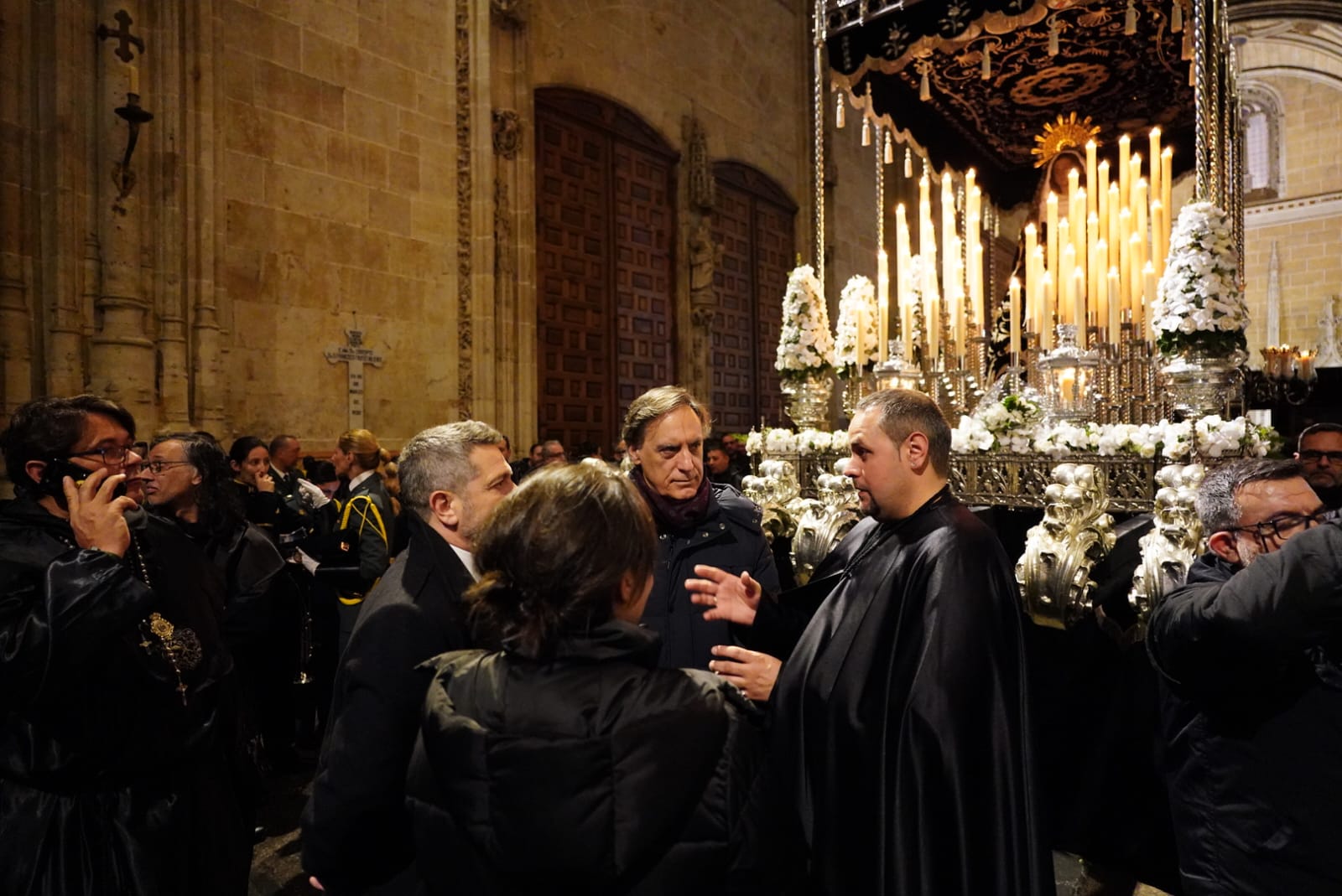 El &#039;cortejo&#039; de Nuestra Señora de la Soledad en la Catedral Nueva, en imágenes