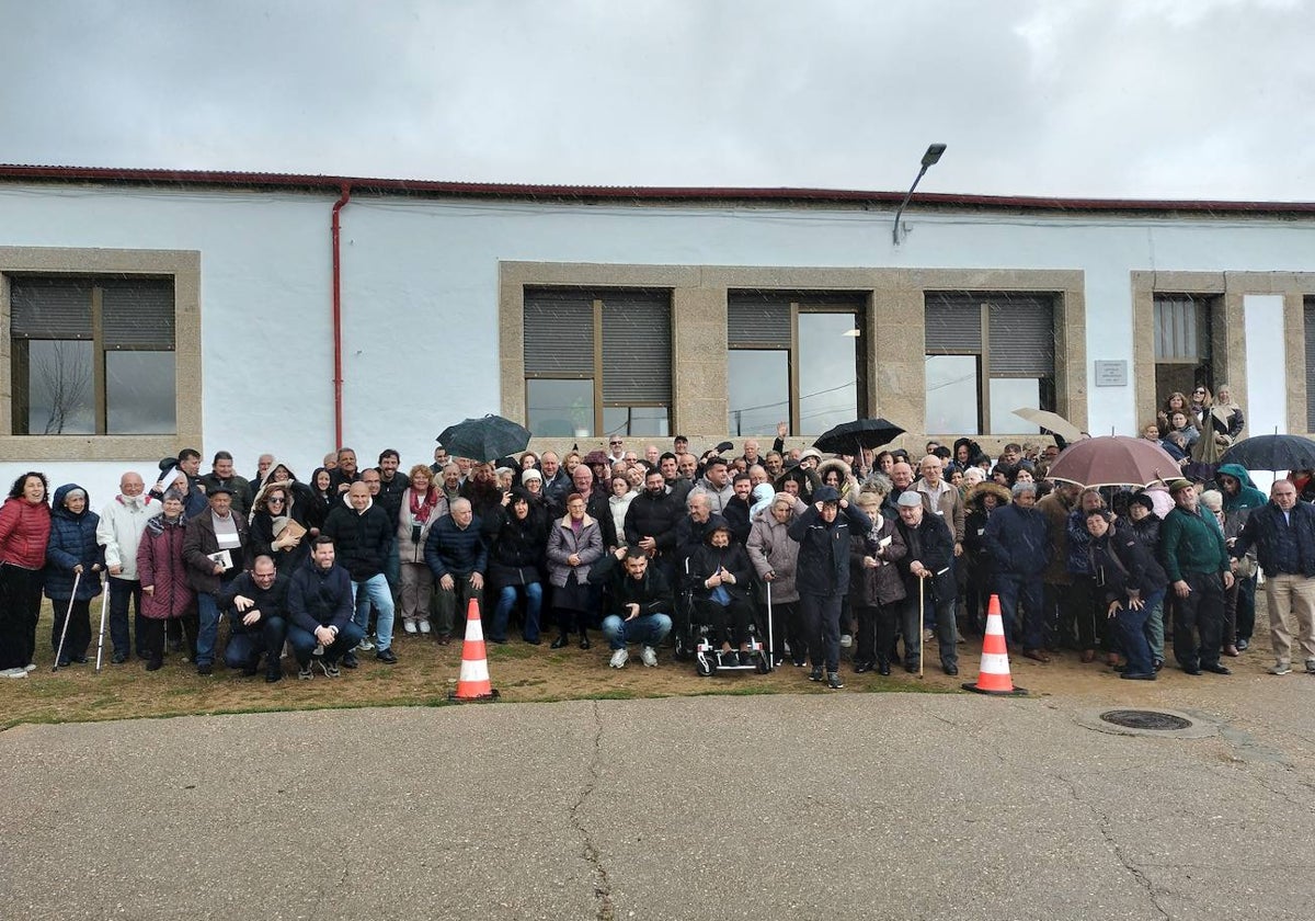 Bercimuelle se reencuentra en el centenario de su escuela